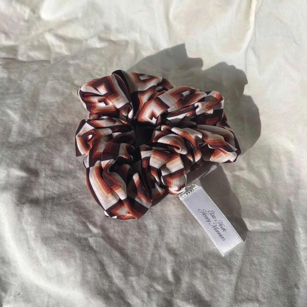 Heavy Manners Elsa Hosk Scrunchie Geometric Brown